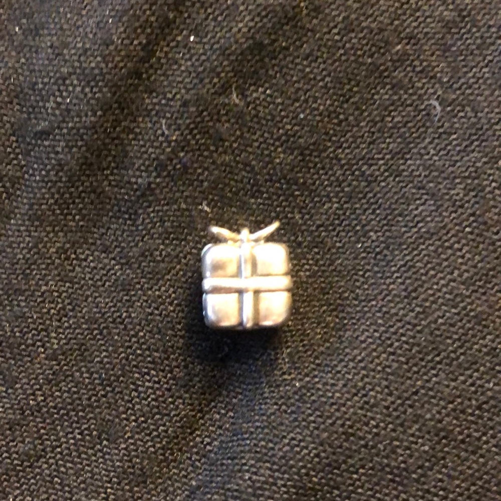 Pandora wrapped present bead